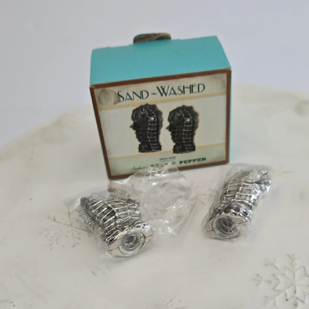 NIB Sand Washed Set Of 2 Metal Seahorse Salt & Pepper Shakers